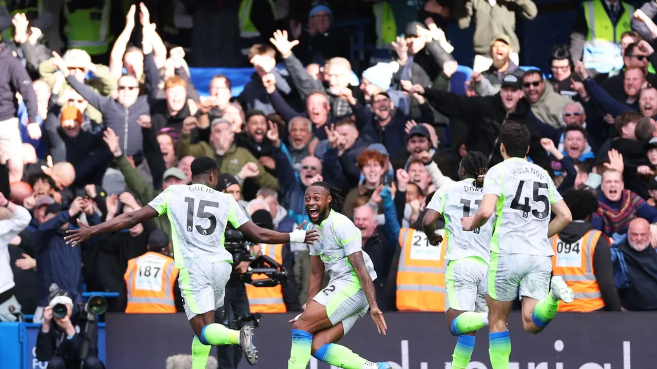 بالفيديو: البريميرليج يشتعل.. مانشستر سيتي يقتنص هدية آرسنال ويهين تشيلسي